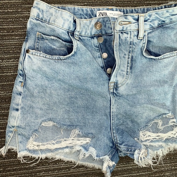 High waisted shorts - Picture 2 of 3